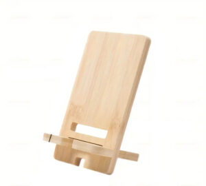 Leseno stojalo za telefon z gravuro