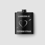 Gravirana prisrčnica "Ljubezen je požirek stran" - Črna
