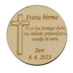 Personaliziran magnetek za svete zakramente – popoln spominek za krst, prvo sveto obhajilo ali birmo. Kakovosten les, natančno lasersko graviran in prilagojen z imenom in datumom.